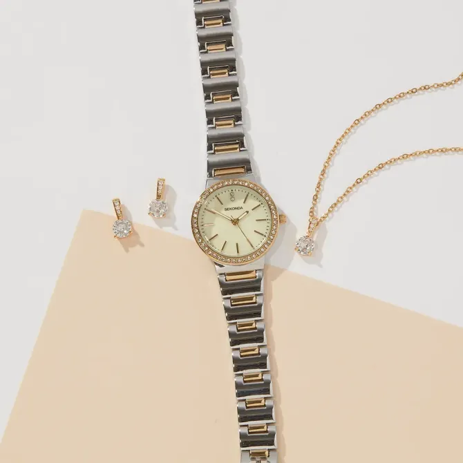 AMELIA GIFTSET Creative Flat close up jewels web